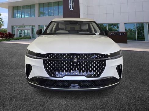 New 2026 Lincoln Nautilus Premier AWD/4WD image 3