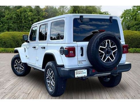 Used 2025 Jeep Wrangler Unlimited Sahara AWD/4WD image 4