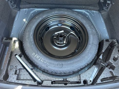 Used 2018 Volkswagen Tiguan SE w/ Panoramic Sunroof Package image 39