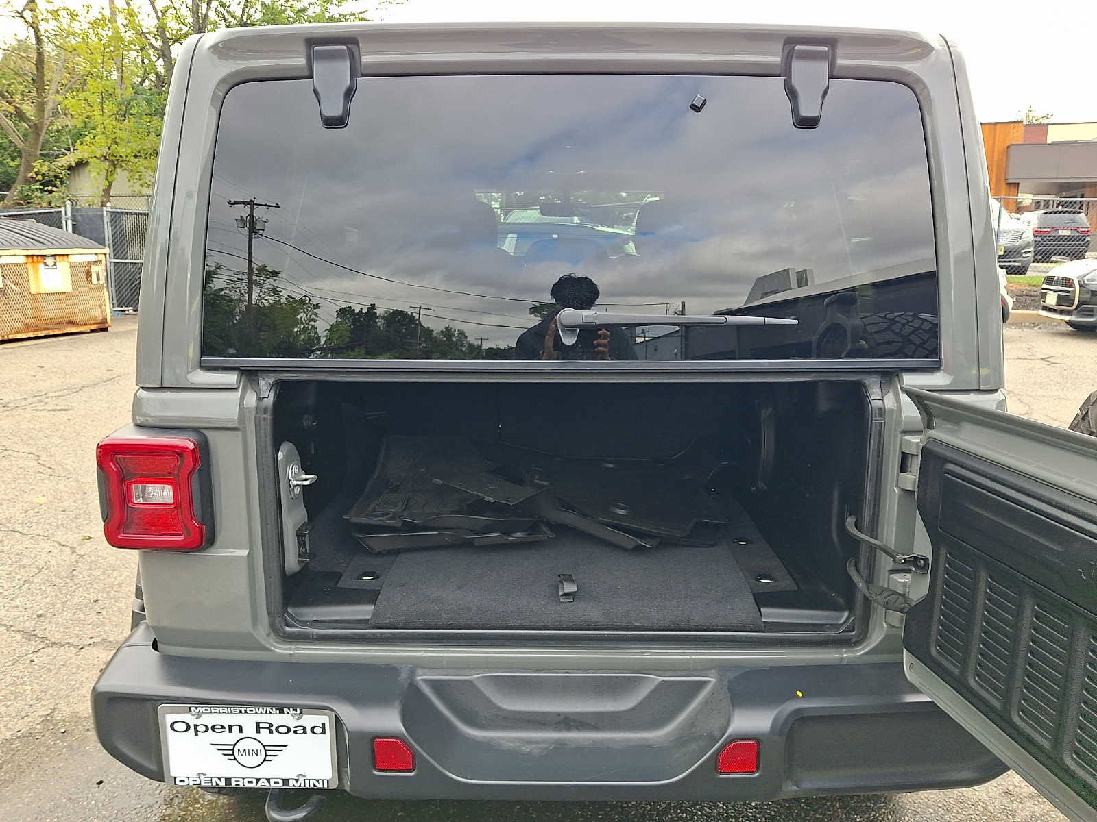 Used 2020 Jeep Wrangler Unlimited Sahara AWD/4WD image 28