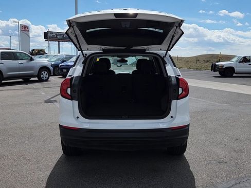 Used 2024 GMC Terrain SLE AWD/4WD image 18