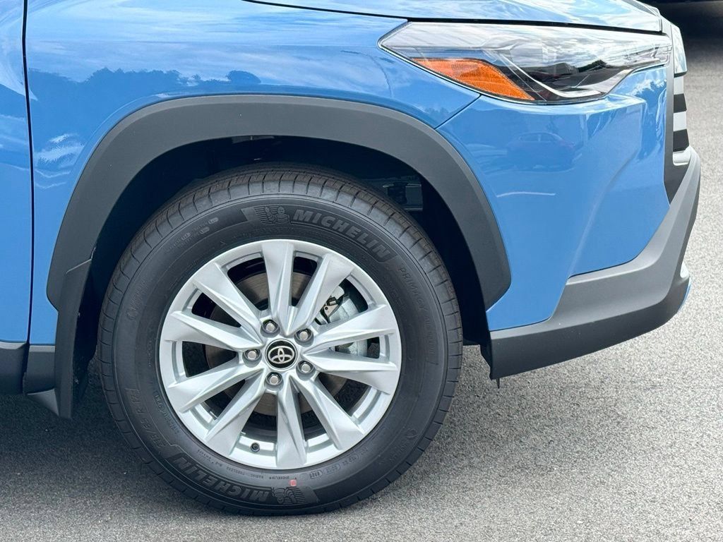 New 2026 Toyota Corolla Cross LE FWD image 33