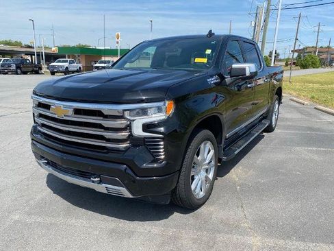 Used 2022 Chevrolet Silverado 1500 High Country w/ High Country Premium Package AWD/4WD image 3