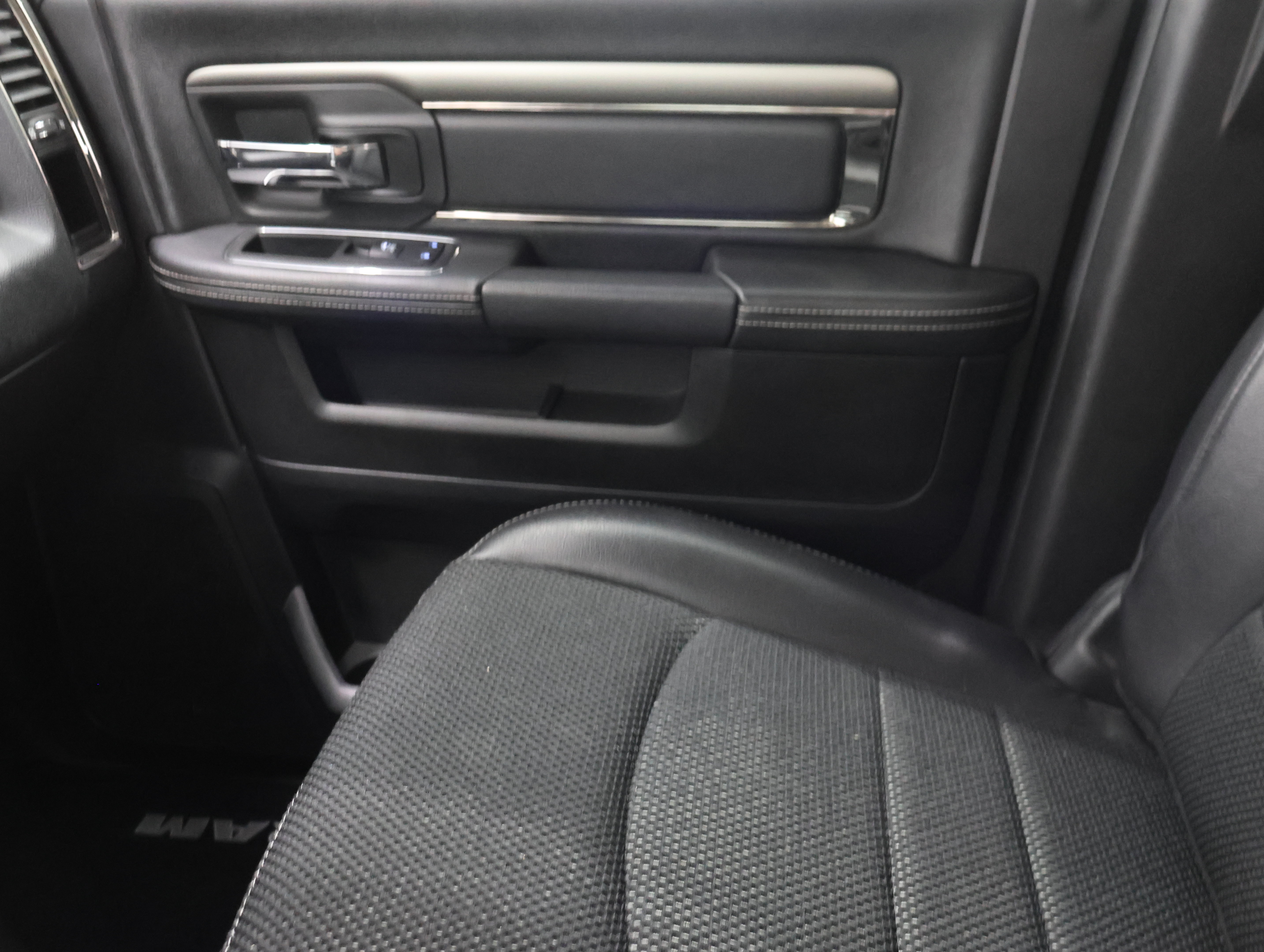 Used 2018 RAM 2500 Big Horn w/ Sport Appearance Group AWD/4WD image 13