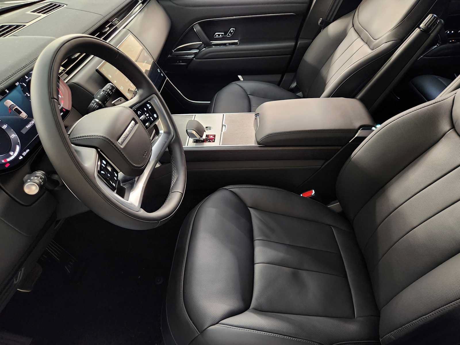 New 2026 Land Rover Range Rover Long Wheelbase SE AWD/4WD image 13