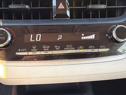 Used 2020 Toyota Corolla LE image 26