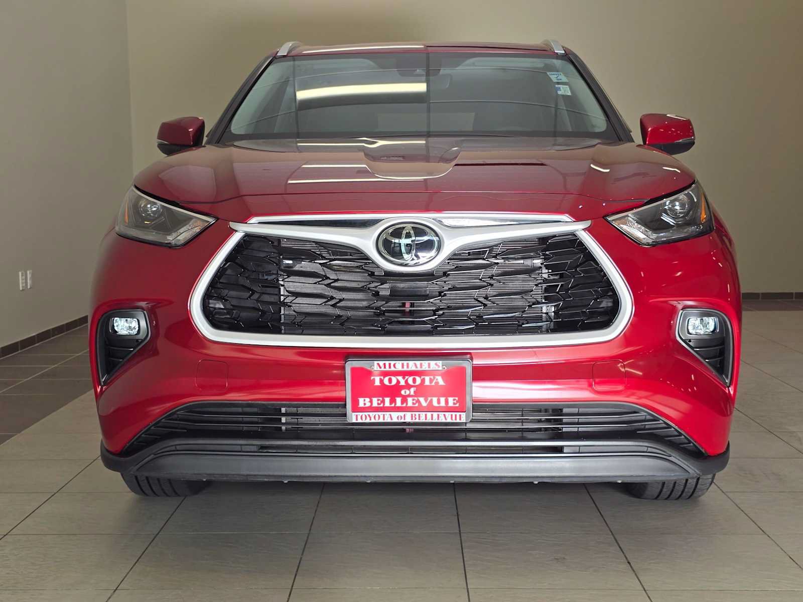 Used 2024 Toyota Highlander XLE AWD/4WD image 6
