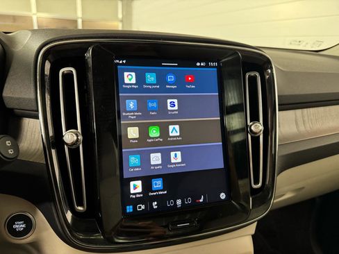 Used 2024 Volvo XC40 B5 Ultimate w/ Climate Package image 24