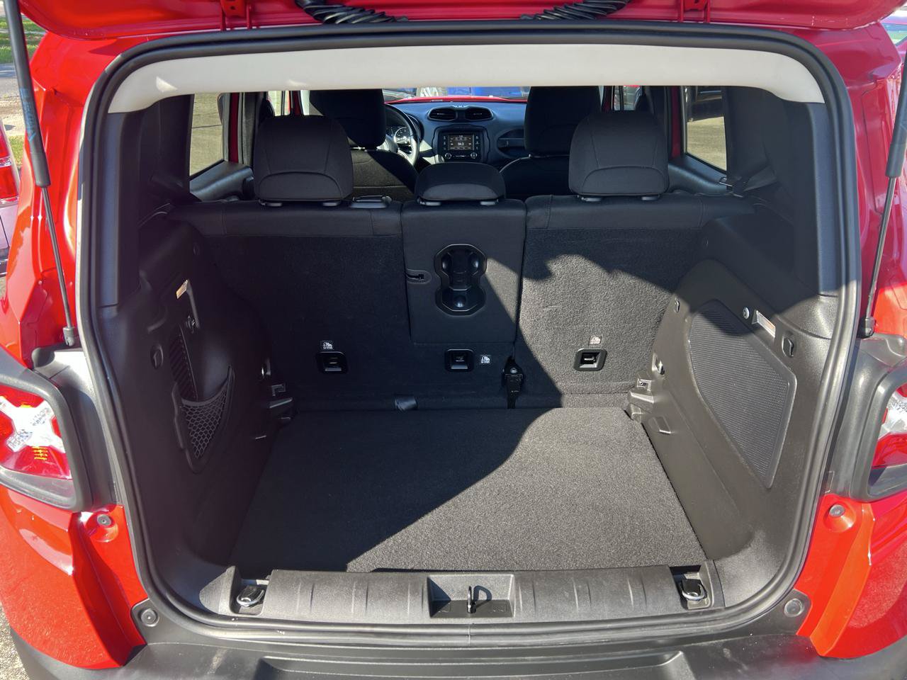 Used 2017 Jeep Renegade Latitude w/ Popular Equipment Group AWD/4WD image 5