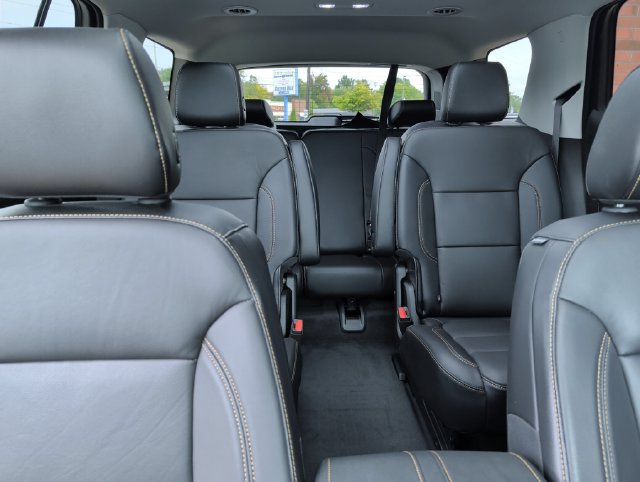 Used 2018 Chevrolet Traverse LT w/ LPO, Floor Liner Package FWD image 32