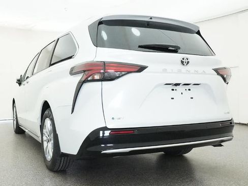New 2026 Toyota Sienna Limited FWD image 22