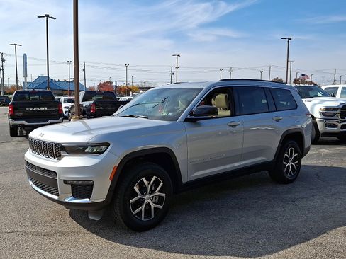 Certified 2025 Jeep Grand Cherokee L Limited w/ Trailer Tow Package image 4