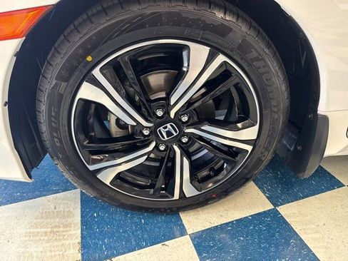 Used 2018 Honda Civic Touring image 22