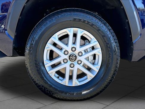 Used 2023 Toyota Tundra SR5 w/ SR5 Convenience Package AWD/4WD image 10