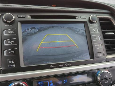 Used 2019 Toyota Highlander Limited image 14
