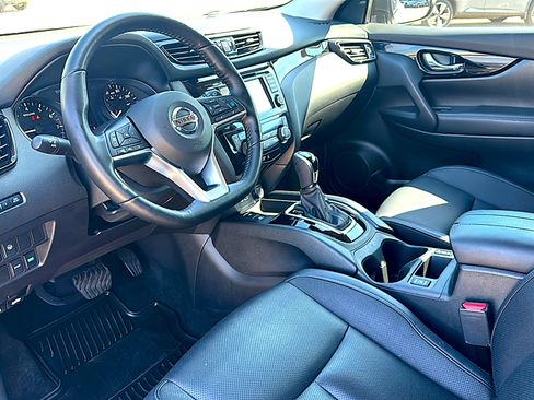 Used 2021 Nissan Rogue Sport SL w/ Premium Package image 12