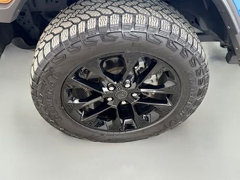 Used 2025 Jeep Gladiator Sport image 29