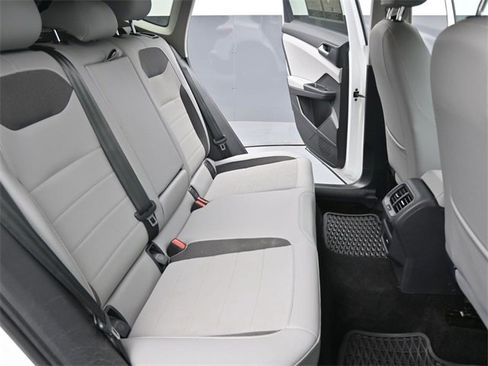 Used 2022 Volkswagen Taos SE image 29