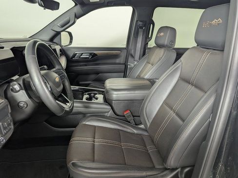 Used 2025 Chevrolet Suburban High Country image 10