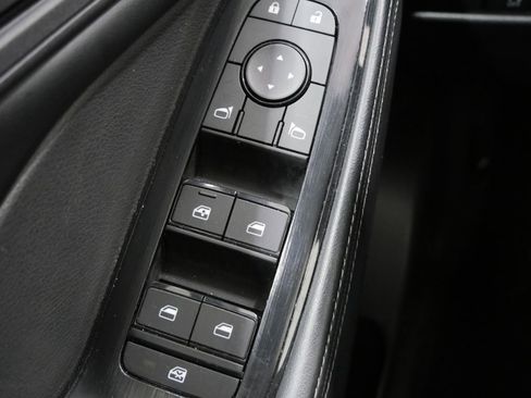 Used 2025 Nissan Rogue SV image 12