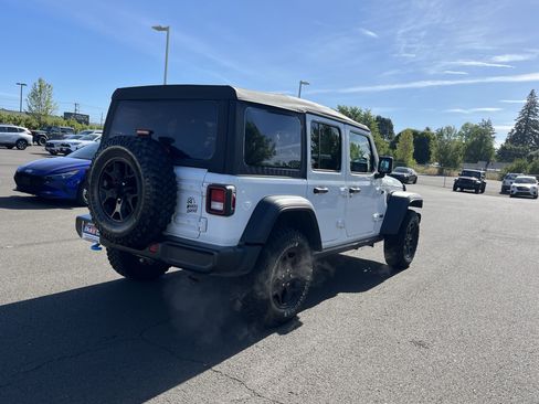 Used 2023 Jeep Wrangler Unlimited w/ Cold Weather Group AWD/4WD image 5