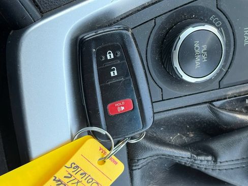 Used 2019 Toyota RAV4 XLE AWD/4WD image 13