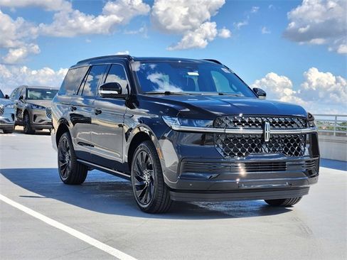 New 2025 Lincoln Navigator Reserve w/ Jet Appearance Package image 3