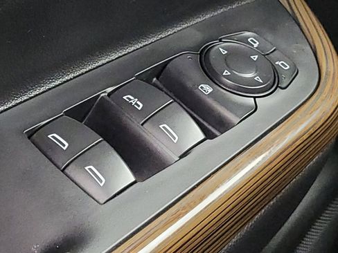 Used 2023 GMC Acadia SLE FWD image 27