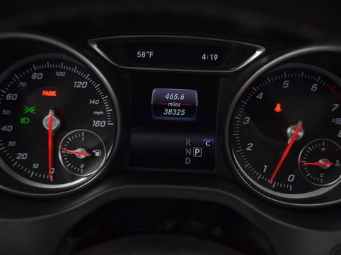 Used 2018 Mercedes-Benz GLA 250 4MATIC image 25