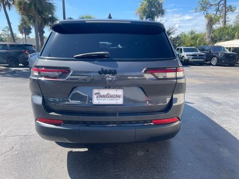 Used 2022 Jeep Grand Cherokee L Laredo RWD image 4