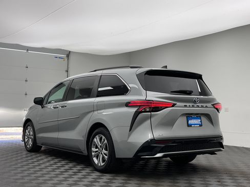 Used 2021 Toyota Sienna XSE w/ XSE Plus Package AWD/4WD image 13