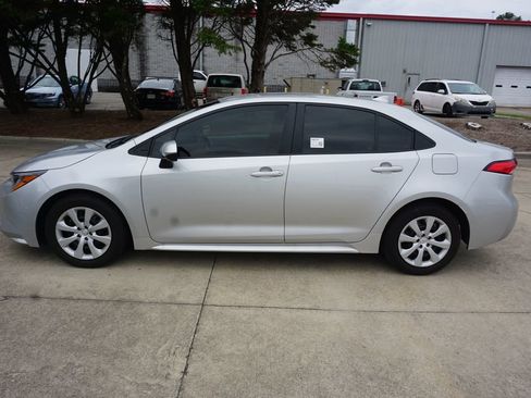Used 2024 Toyota Corolla LE FWD image 18