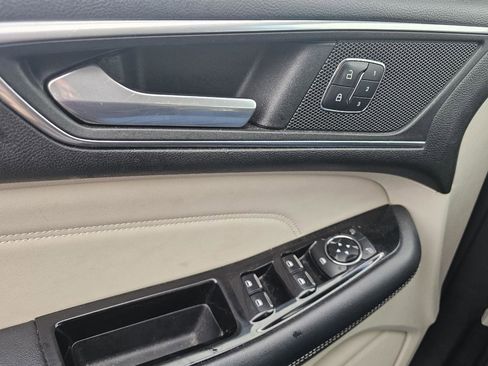 Used 2015 Ford Edge Titanium image 18