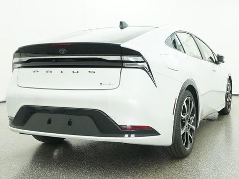 New 2026 Toyota Prius Plug-In Hybrid FWD image 11