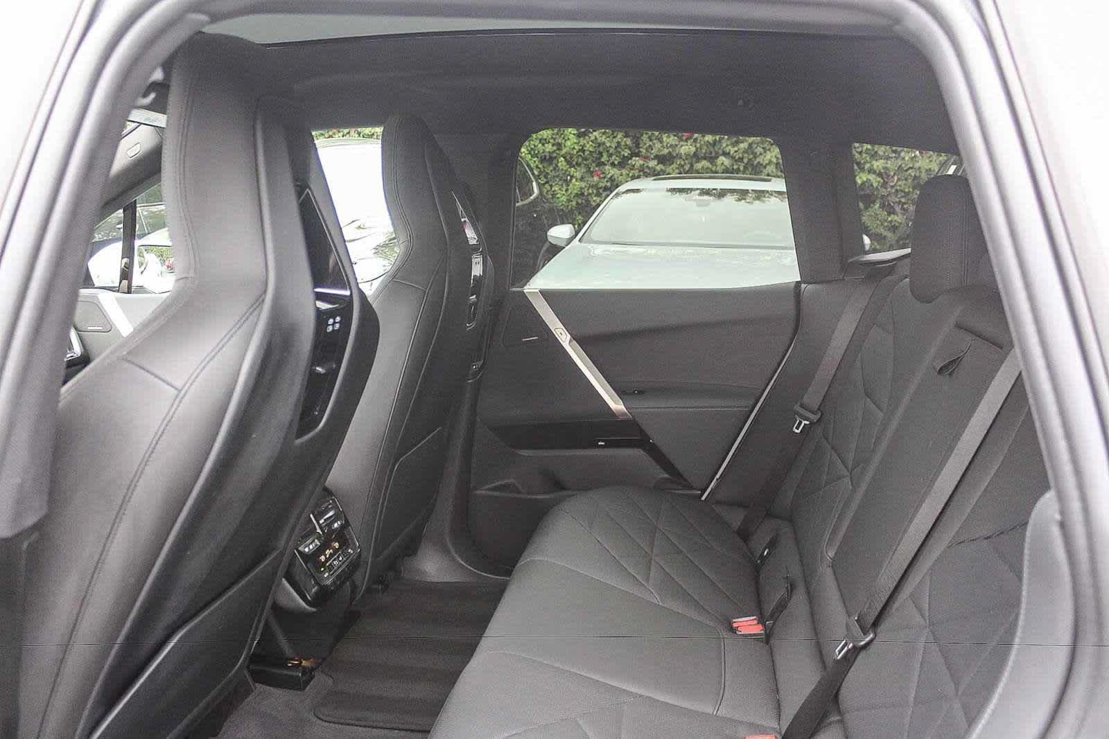 Used 2023 BMW iX xDrive50 w/ Convenience Package AWD/4WD image 17