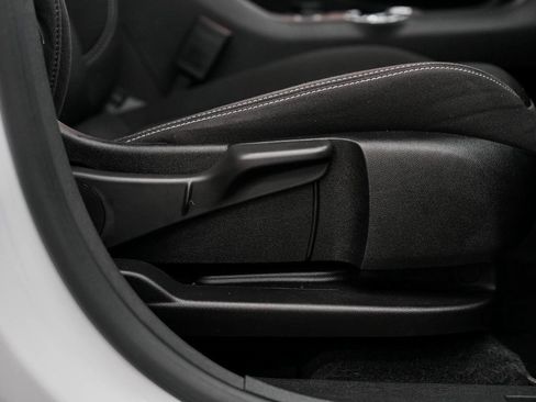 Used 2023 GMC Terrain SLE w/ Driver Convenience Package image 39