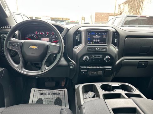 Used 2024 Chevrolet Silverado 1500 Custom image 9