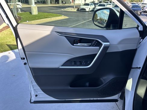Used 2025 Toyota RAV4 XLE Premium image 14