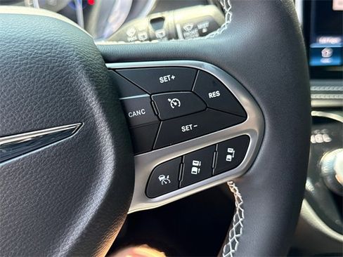 New 2026 Chrysler Pacifica Select image 18