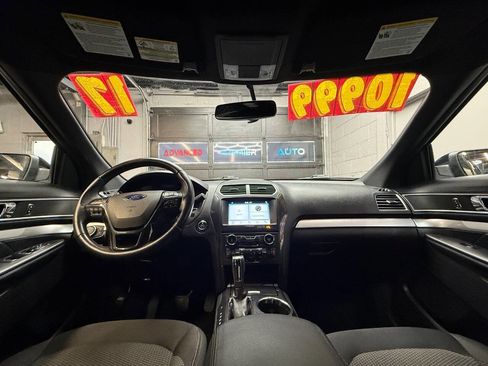 Used 2017 Ford Explorer XLT w/ Equipment Group 201A image 6