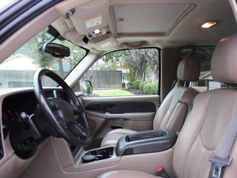 Used 2004 Chevrolet Avalanche Z71 w/ Sun And Sound Package image 11