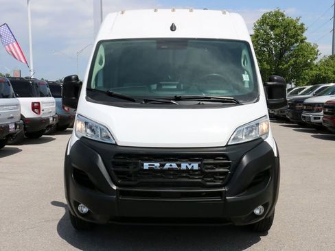 Used 2024 RAM ProMaster 2500 w/ Convenience Group FWD image 2