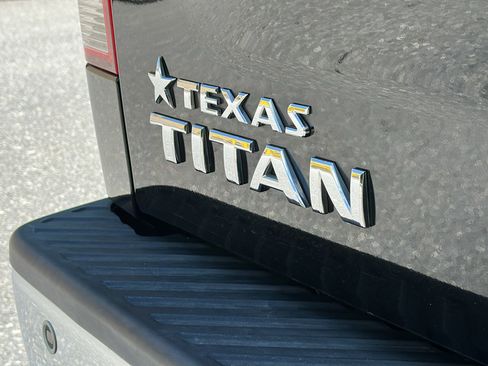 Used 2014 Nissan Titan SV image 11