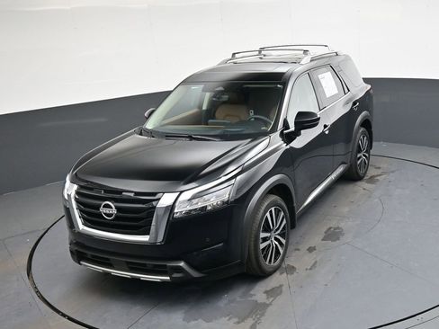 Used 2024 Nissan Pathfinder Platinum w/ Cargo Package image 38