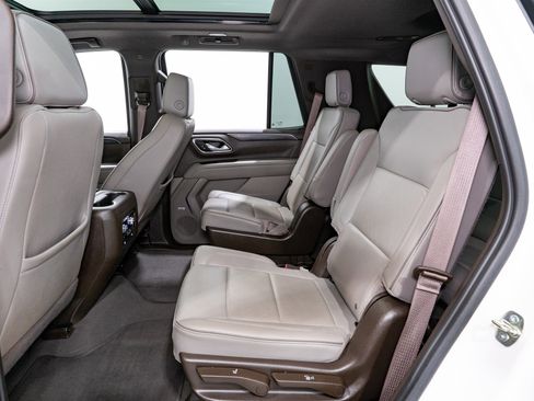 Used 2023 GMC Yukon SLT w/ SLT Premium Package AWD/4WD image 32
