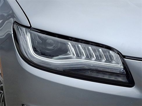 Used 2020 Lincoln MKZ image 9