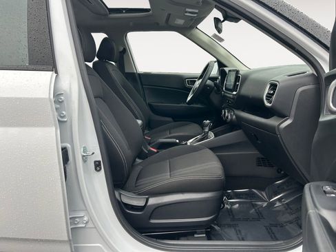 Certified 2024 Hyundai Venue SEL image 10