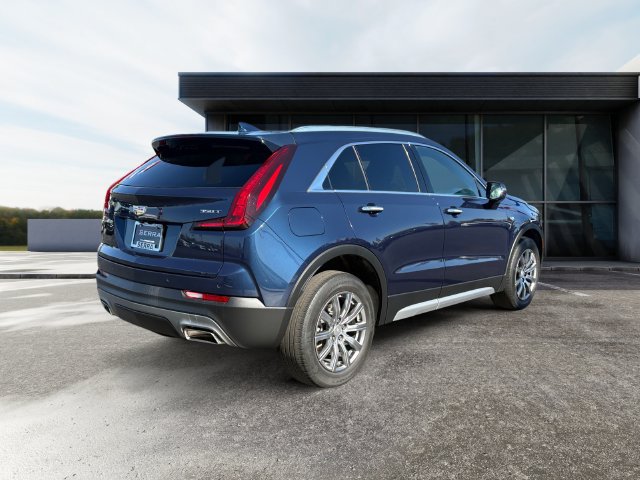 Used 2021 Cadillac XT4 Premium Luxury w/ Cold Weather Package FWD image 5