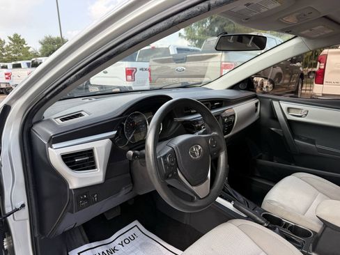 Used 2016 Toyota Corolla LE FWD image 6