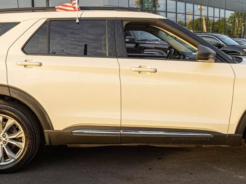 Used 2023 Ford Explorer XLT w/ Equipment Group 202A AWD/4WD image 17